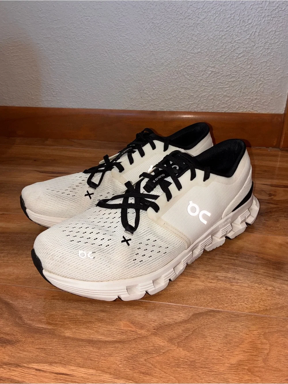 On Cloud X Men’s Athletic Training Sneaker Shoes, white - size 9.5